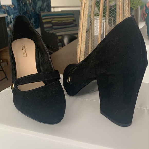 Black heels - Picture 2 of 3